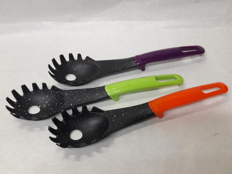 TEFLON * CUCHARA P/PASTA MANGO COLOR