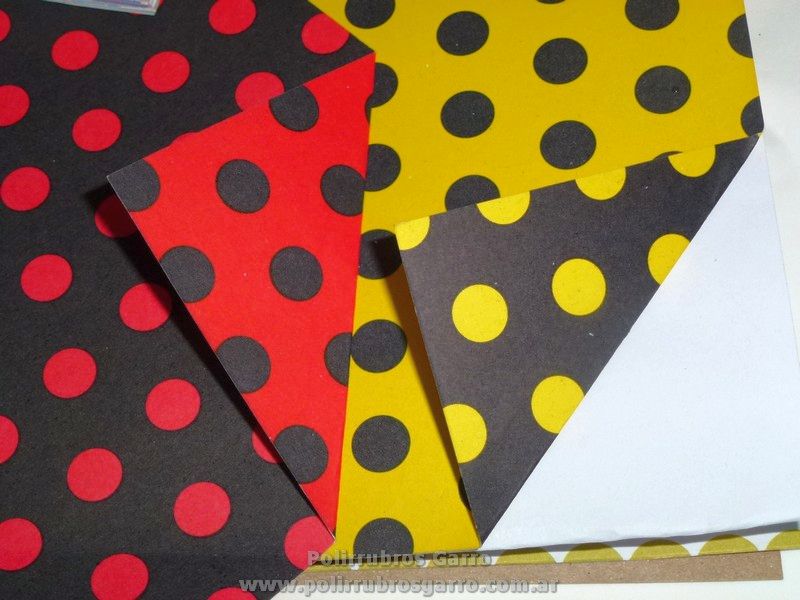 CARTULINA FANTASIA 50*70 LUNARES NEGROS