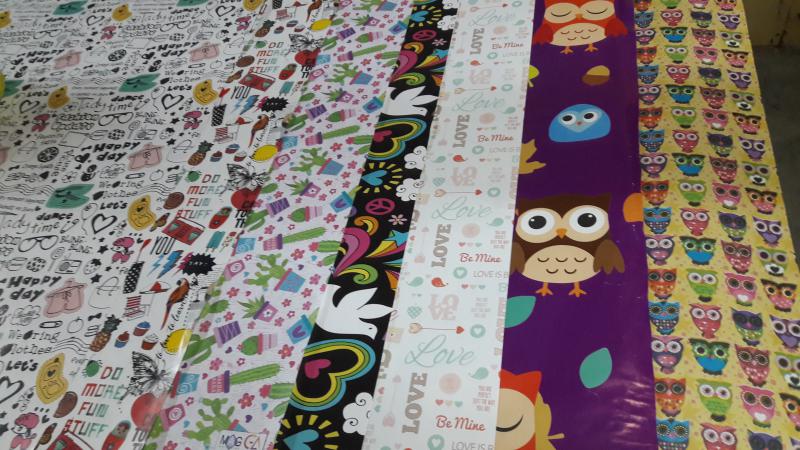 PAPEL AFICHE REGALO NIÑAS