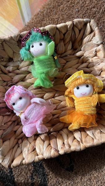 LLAVERO MUÑEQUITA CON RESORTE