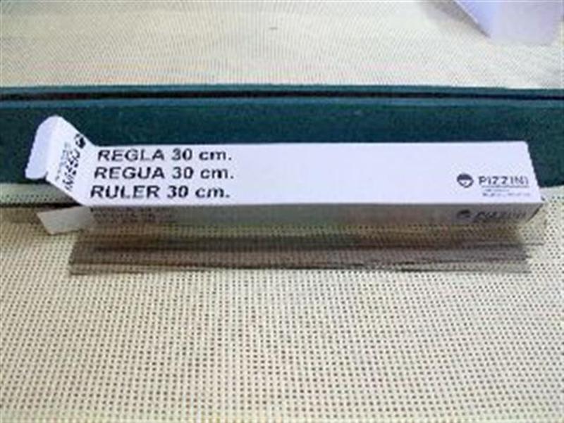 REGLA PIZZINI 30 CM X 10 UNIDAD