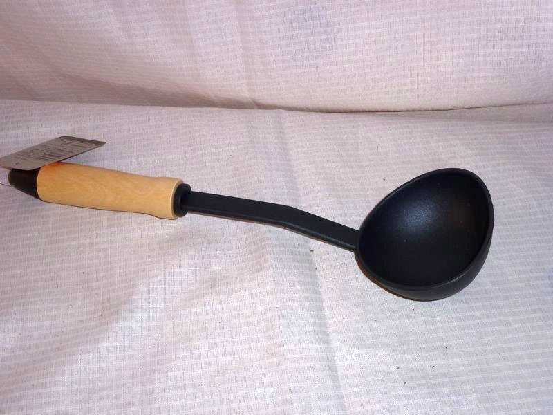 CUCHARON 34 CM * TEFLON Y MANGO MADERA