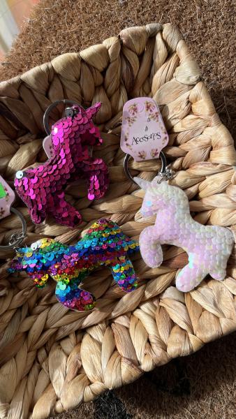LLAVERO UNICORNIO LENTEJUELAS