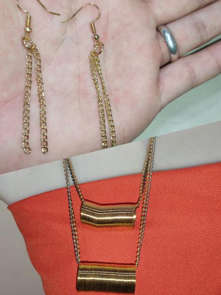 COLLAR DORADO DOBLE CADENA CON RESORTE Y AROS