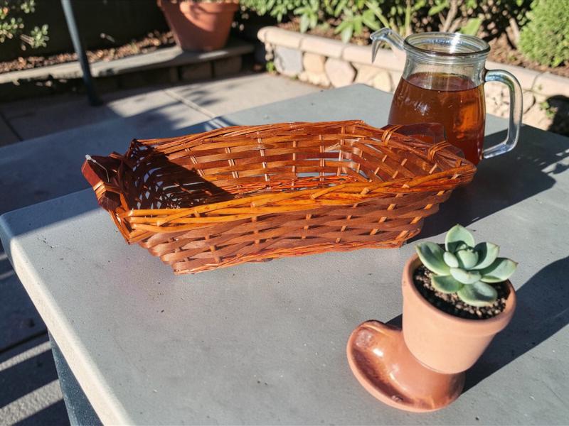 CESTA DE MIMBRE RECT C/MANIJAS DE MADERA 36X27X10CM