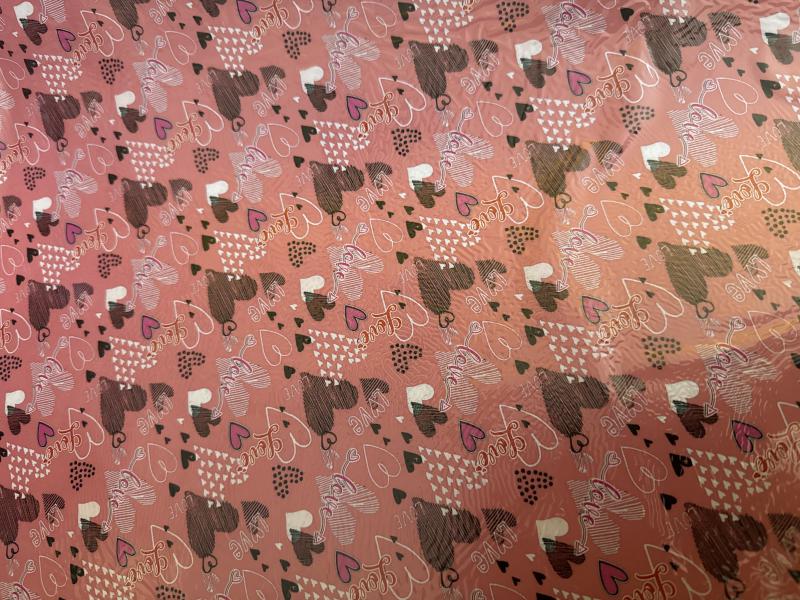 PAPEL DE FORRAR CORAZONES FONDO ROSADO