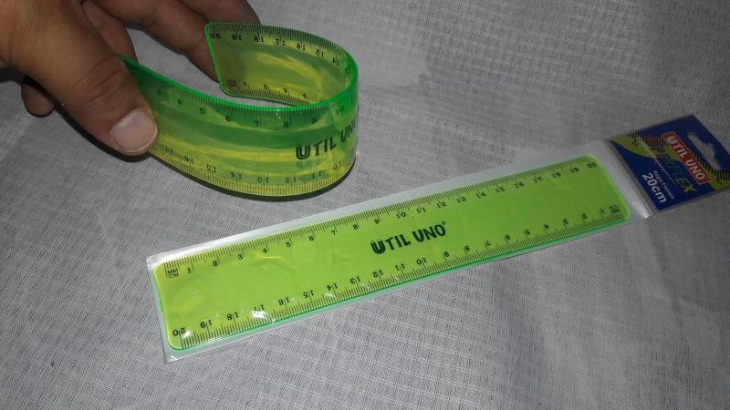 REGLA FLEXIBLE 20CM UTIL UNO