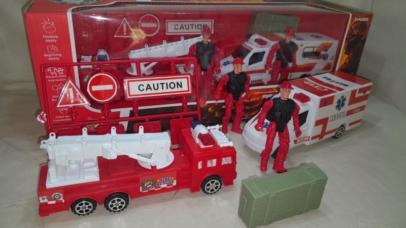 BOMBERO* CAMION GRUA +AMBULANCIA +2 MUÑECO 40X14CM