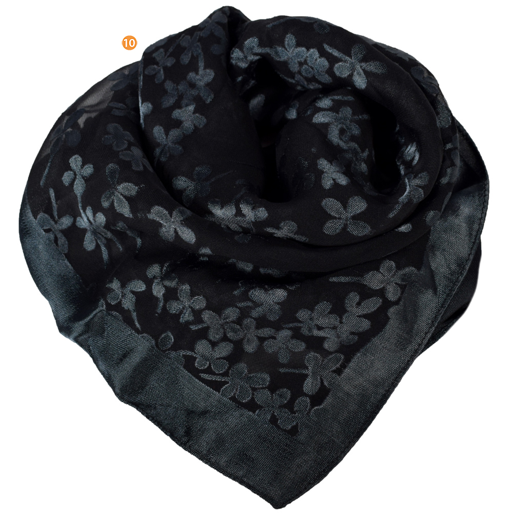 PAÑUELO DAMA 52X52 ESTAMPADO FLORES NEGRO