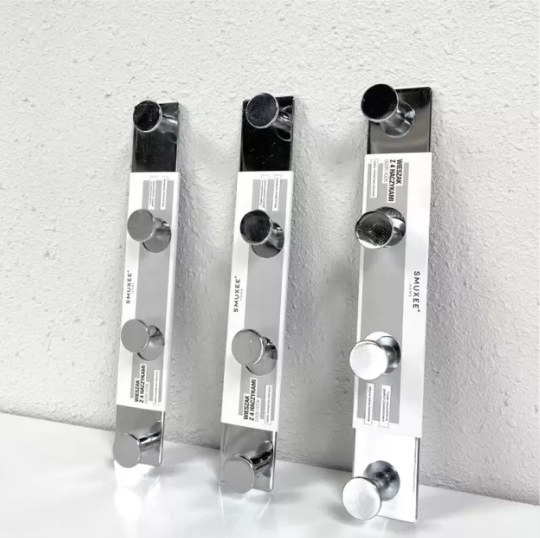 GANCHO METALICO C/ADHESIVO 26X4CM