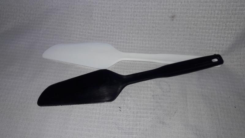 ESPATULA REPOSTERIA PLASTICA 30CM