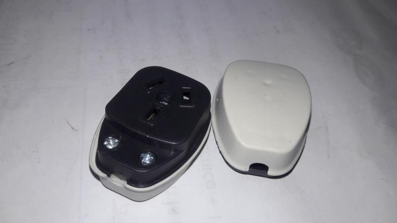 FICHA HEMBRA P/3 PATAS(ENCHUFE)